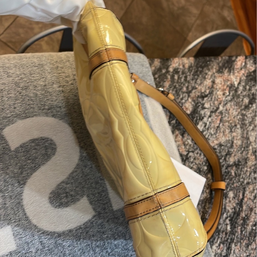 Coach Women’s Yellow patent leather Purse